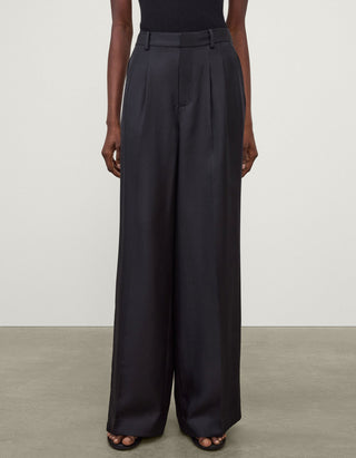 Wide-Leg Seiden-Bundfaltenhose