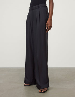 Wide-Leg Seiden-Bundfaltenhose