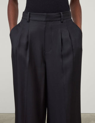 Wide-Leg Seiden-Bundfaltenhose