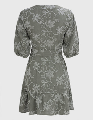 Besticktes Leinen-Mini-Kleid mit Bindegürtel