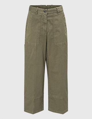 Cropped Cargo-Hose Onstage Carpenter