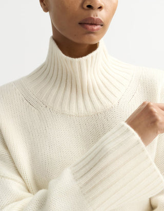 Kaschmir-Rollkragenpullover Girlfriend mit Ärmelschlitzen