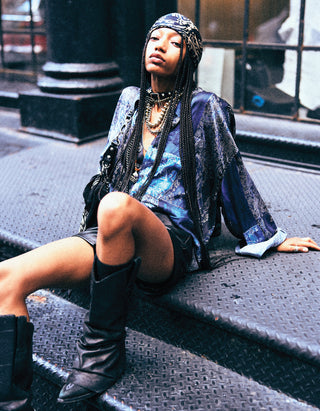 Oversize Seiden-Bluse im Bandana Design