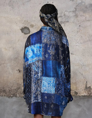 Oversize Seiden-Bluse im Bandana Design