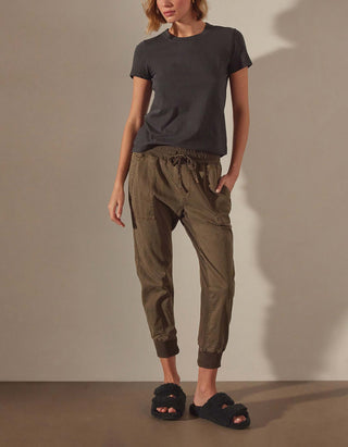 Cropped Hose Mixed Media mit elastischem Bund