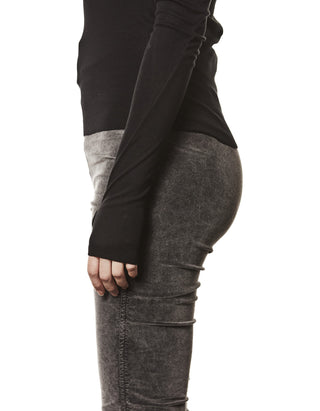 Longsleeve mit asymmetrischem Ausschnitt