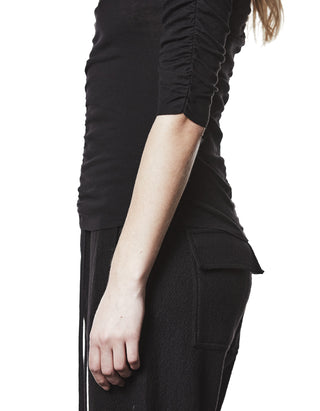 Slim-Fit Longsleeve mit asymmetrischem Ausschnitt