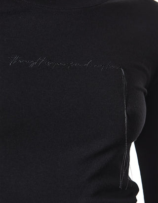 Longsleeve mit besticktem Wording und Faden-Detail