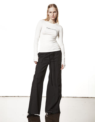 Longsleeve mit besticktem Wording und Faden-Detail