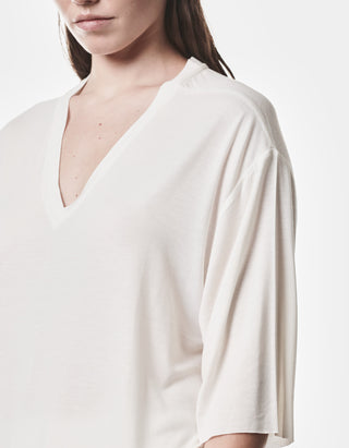 V-Neck T-Shirt Relaxed mit Seidenanteil