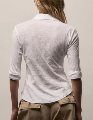 Taillierte Jersey-Bluse mit Brusttaschen