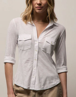 Taillierte Jersey-Bluse mit Brusttaschen