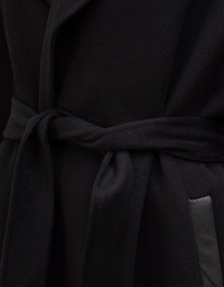 Woll-Kaschmir-Mantel mit Bindegürtel und Leder-Details