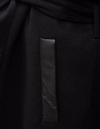 Woll-Kaschmir-Mantel mit Bindegürtel und Leder-Details